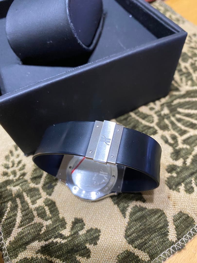 カ*ィ様 Hublot クラシック　ブラックラバーベルト 時計