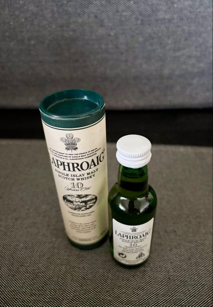 LAPHROAIG ラフロイグ 10年 ミニボトル 箱付き未開封 - メルカリ