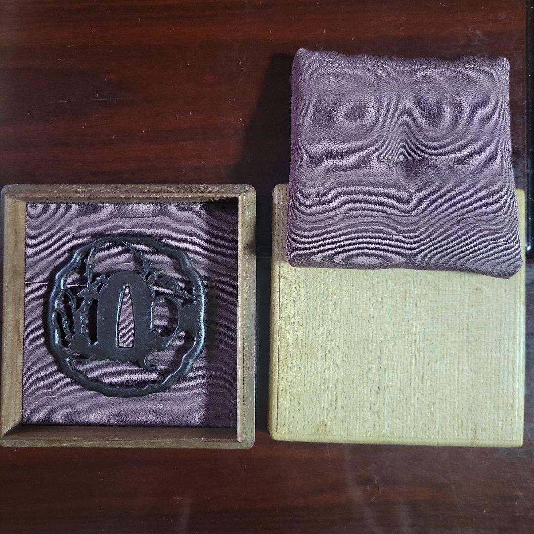 梅樹透(ばいじゅすかし)鐔　肥後(熊本)金工「保存刀装具」鑑定書あり