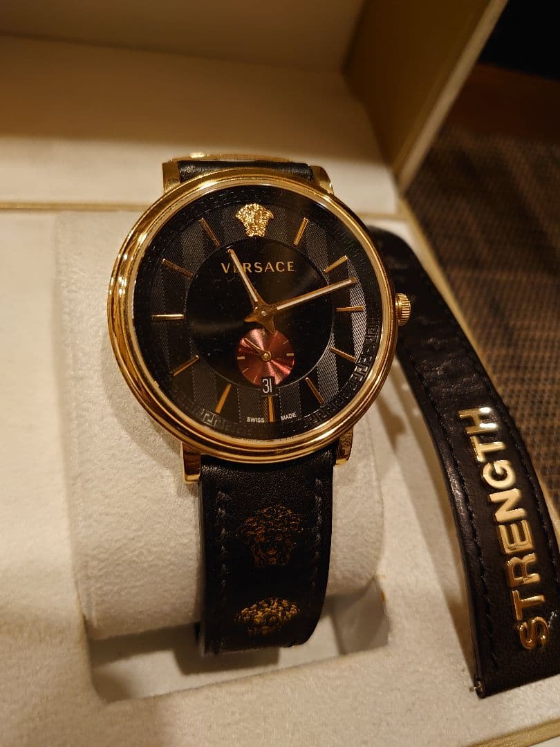 d*i様 値下　VERSACE ヴェルサーチ 腕時計 レザーバンド 替え付き　銀