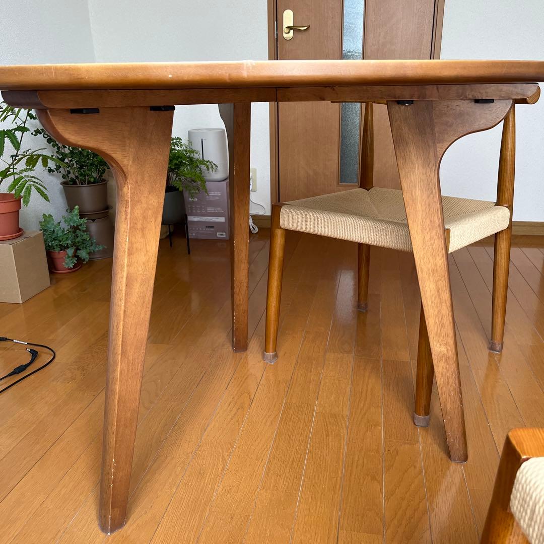 yukiiiiii　三角型ダイニングテーブル（90㎝）