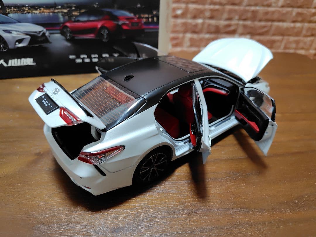 やっしー　トヨタ　カムリ 　70系　1/18　ミニカー　模型