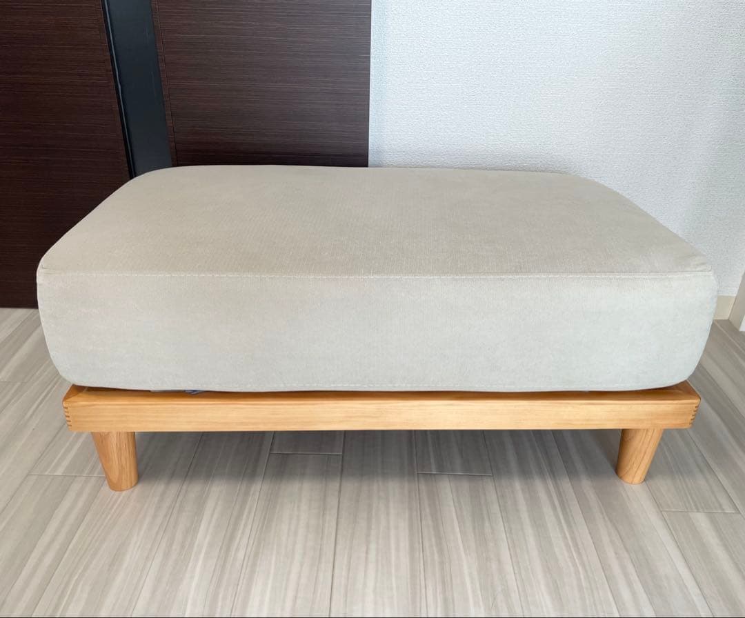 Soroi ベージュ オットマン スツール　幅86cm VENTOTA