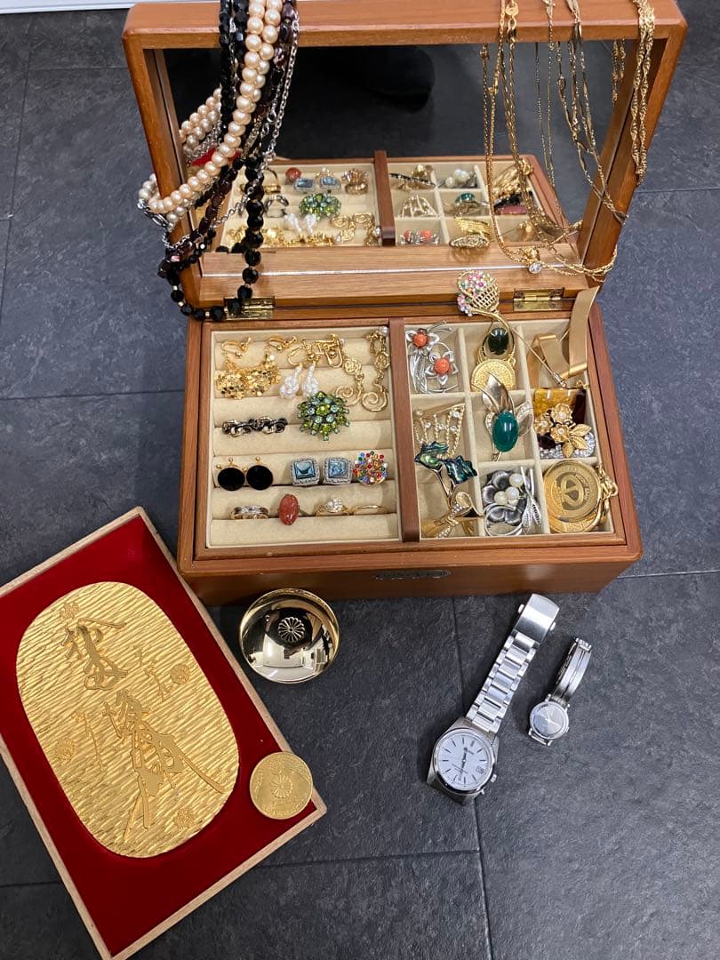 遺品整理 指輪 ネックレス イヤリング 腕時計 ブローチ カフス 金盃 大判