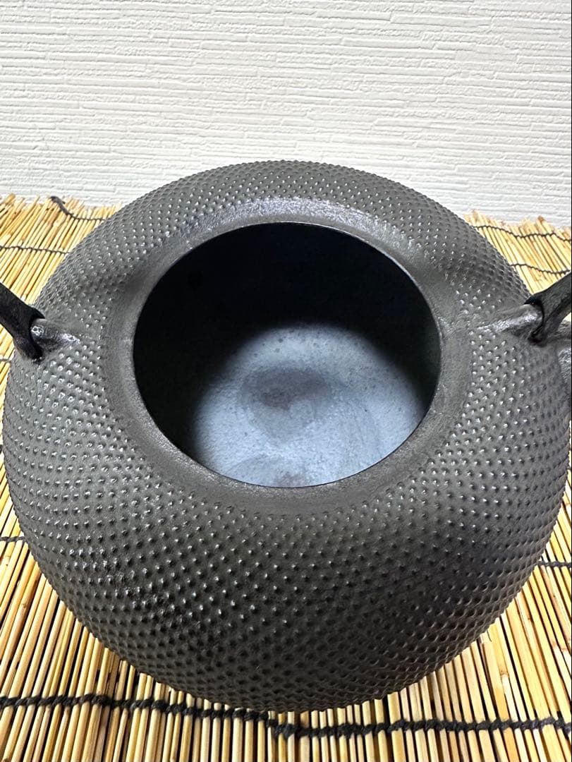 未使用品、タグ付　南部耕雲堂名人雅泉造　２０型アラレ　南部鉄瓶　南部鉄器
