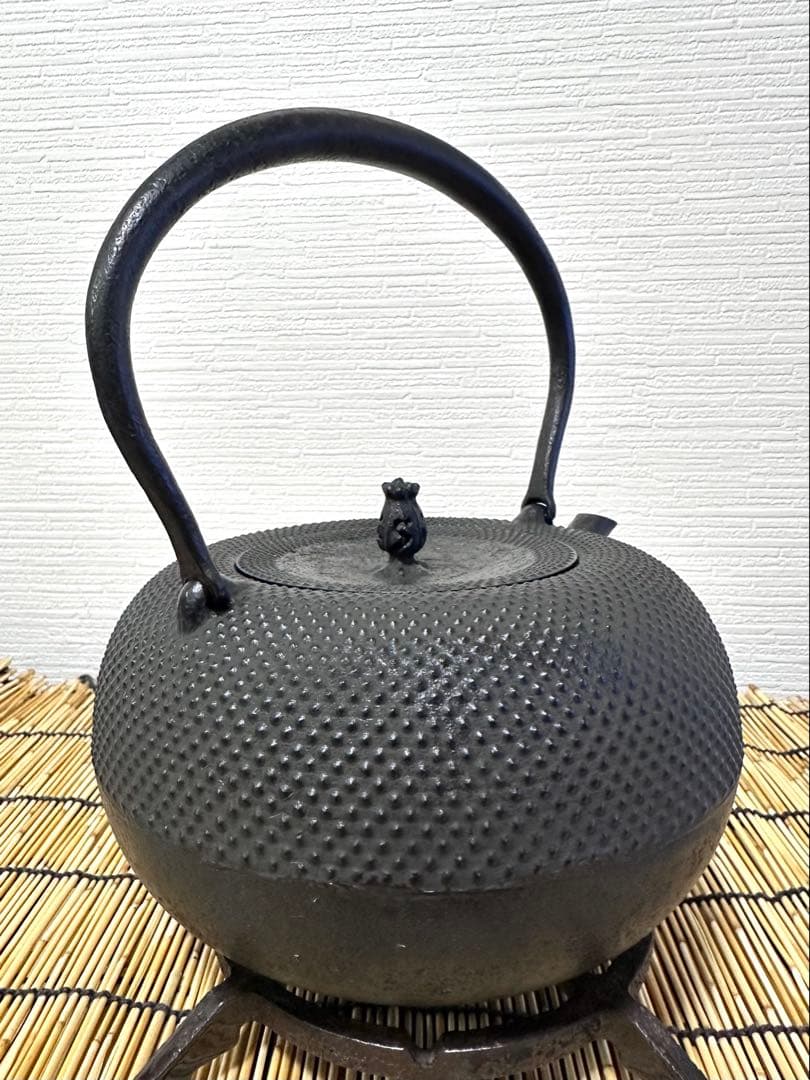 未使用品、タグ付　南部耕雲堂名人雅泉造　２０型アラレ　南部鉄瓶　南部鉄器