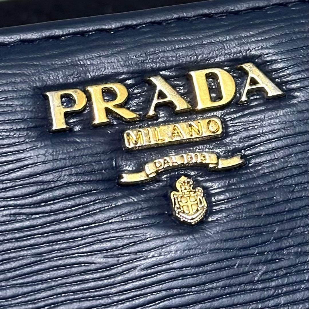 PRADA プラダ 折り財布 ラウンドファスナー ゴールドロゴ ブルーの通販