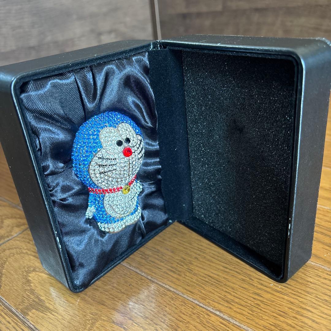 ドラえもん　スワロフスキー製クリスタルフィギュア