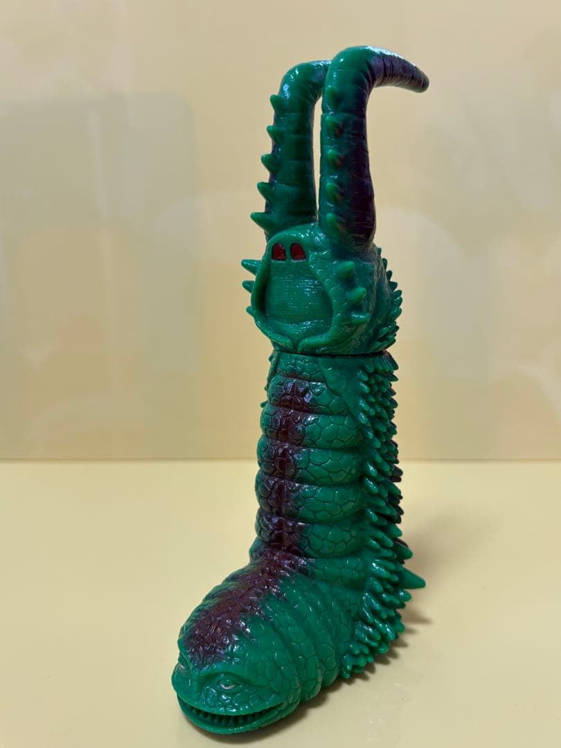 昭和レトロ　３６年前バンダイ日本製帰って来たウルトラマン登場古代怪獣ツインテール