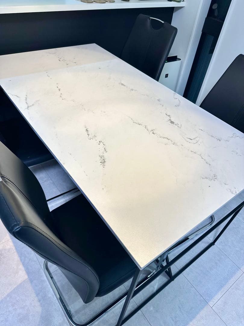 LOWYA 大理石柄ダイニングテーブル　140センチ