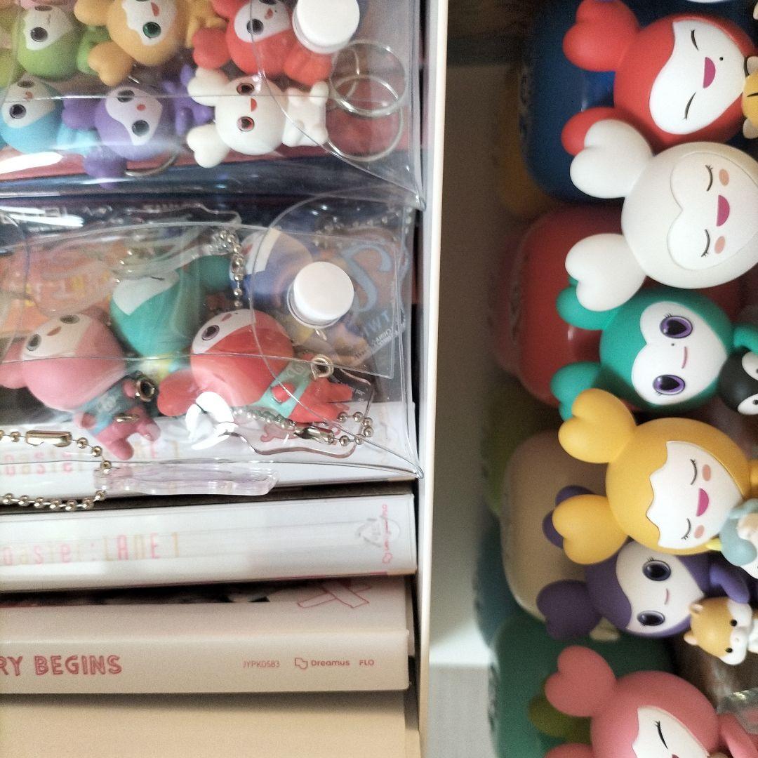 TWICE　まとめ売り　アルバム　アクスタ　ガチャ　缶バッチ　ペンライト　トレカ