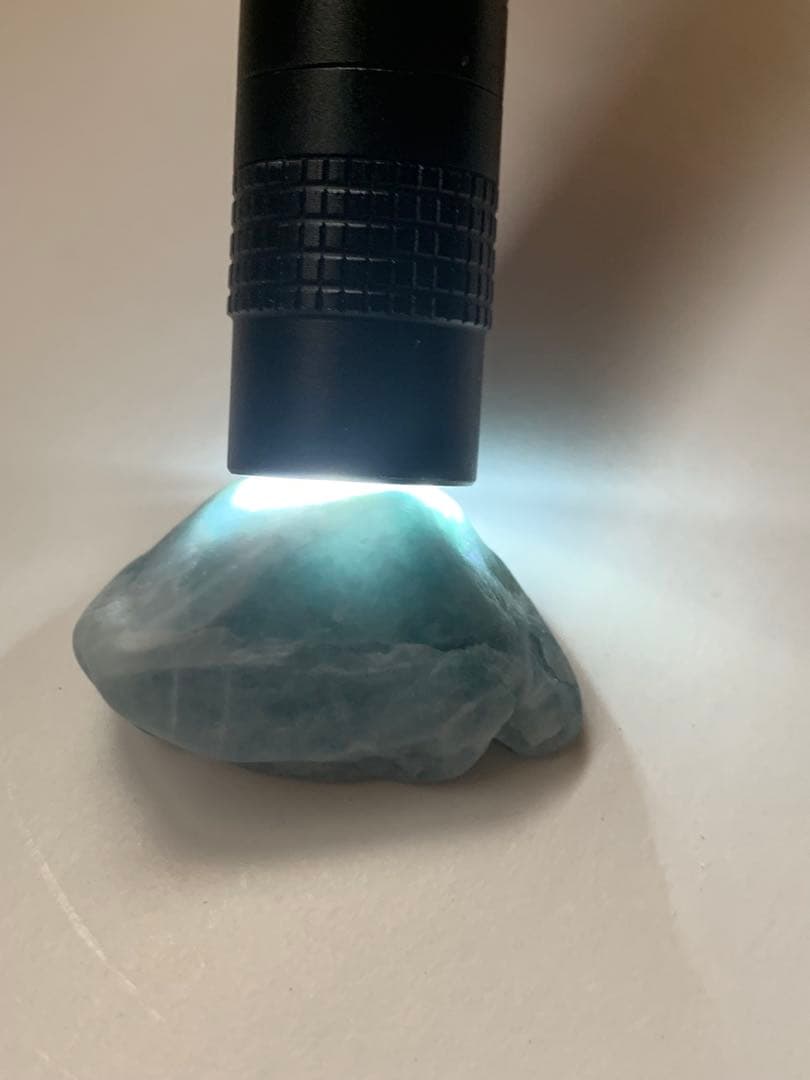 宝石質 糸魚川入りコン沢青翡翠 海石 原石 青ひすい 水石 根付 国産