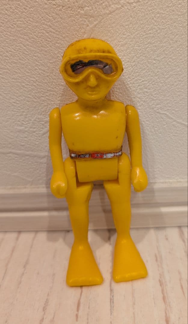 昔のソフビ　詳細不明　無版権　ダイバー風　ソフビ 人形　パチ　黄色　昭和レトロ 昔のソフビ 詳細不明 無版権 ダイバー風 ソフビ 人形 パチ 黄色 昭和