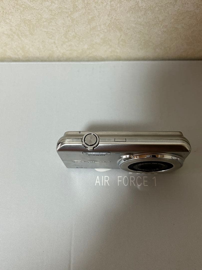 CASIO EXILIM 16.1MP コンパクトデジタルカメラ EX-Z700