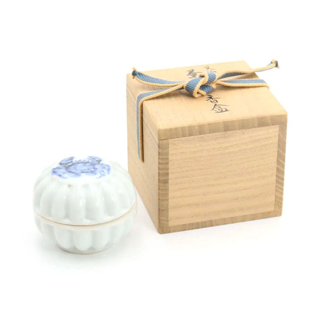 須田菁華作 呉須蟹絵香合 染付 茶道具 共箱　AY339　NT2 須田菁華作 呉須蟹絵香合 染付 茶道具 共箱 AY339 NT2 須田菁華作 呉須