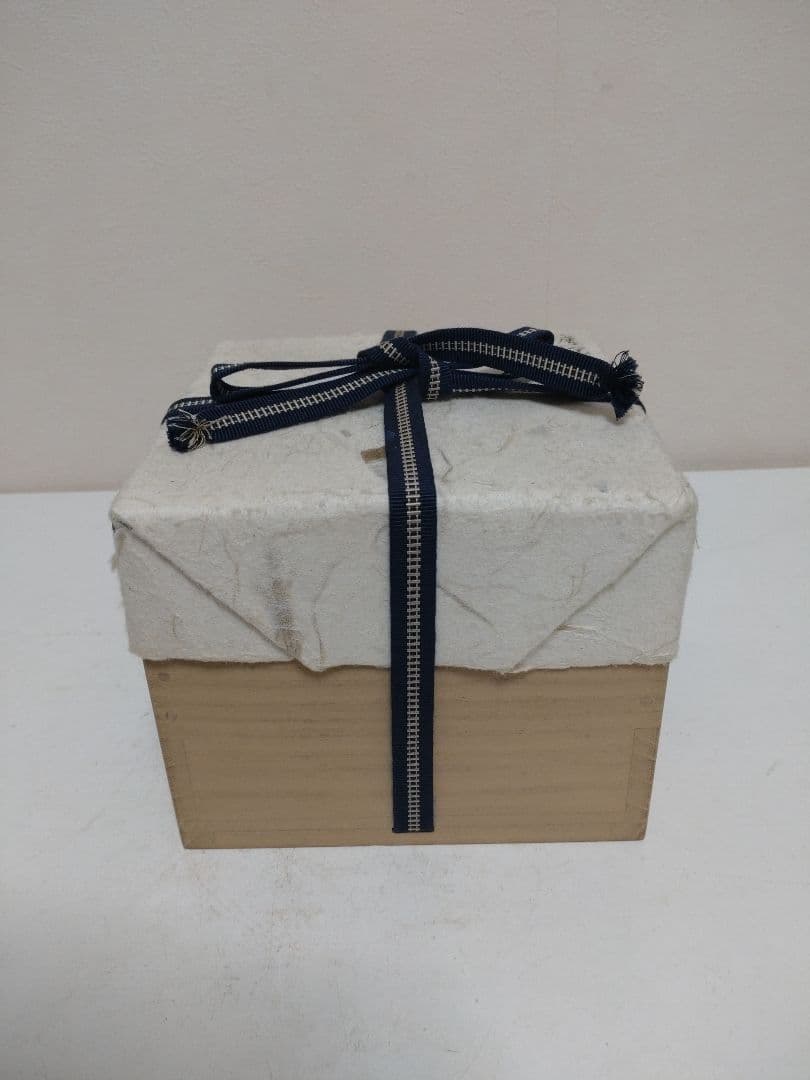 西岡小十 唐津皮鯨茶碗 共箱 共布 栞 茶道具