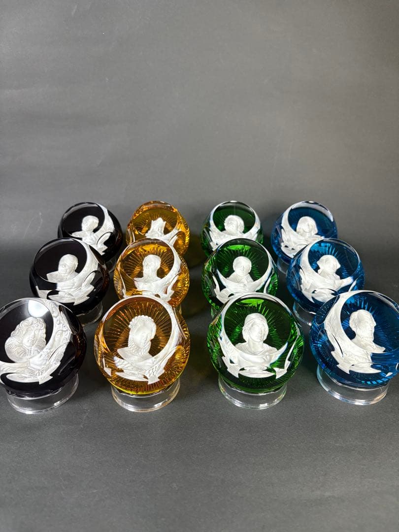 バカラとフランクリンミントコラボ作品偉人達のカメオが入った重厚な