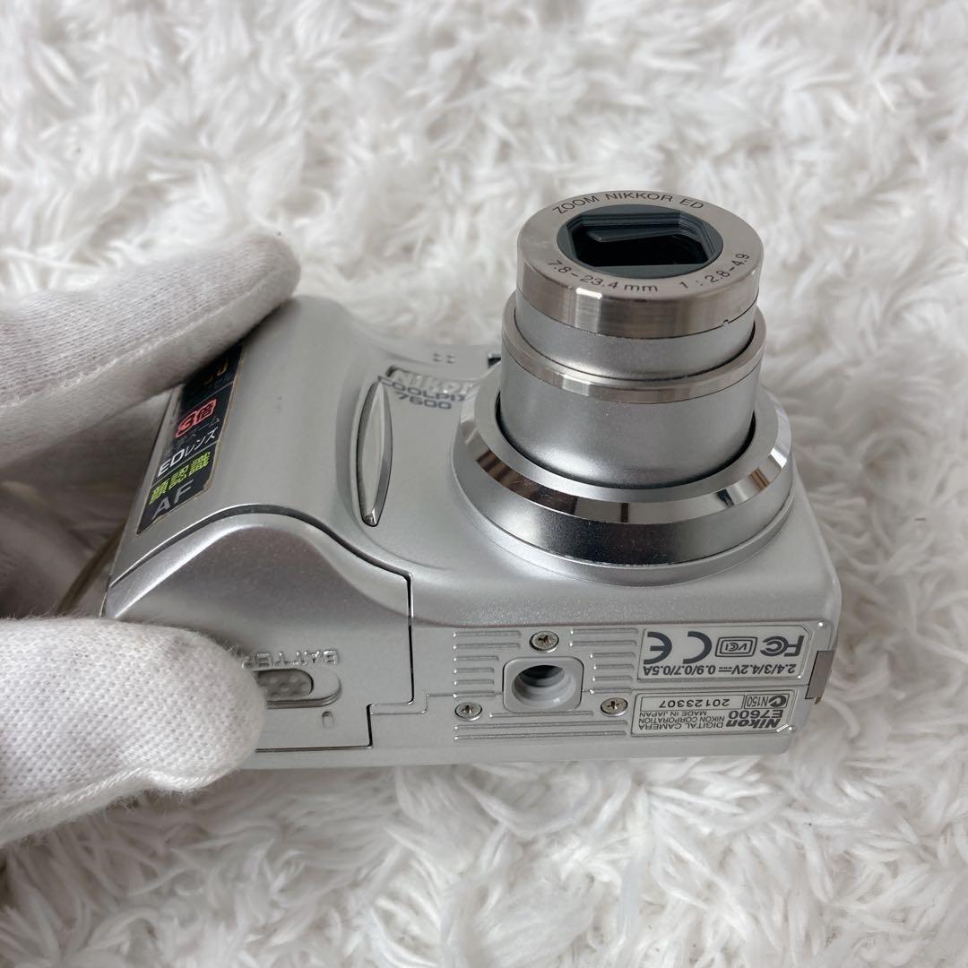 NIkON クールピクス 7600単三電池使用 デジタルカメラ
