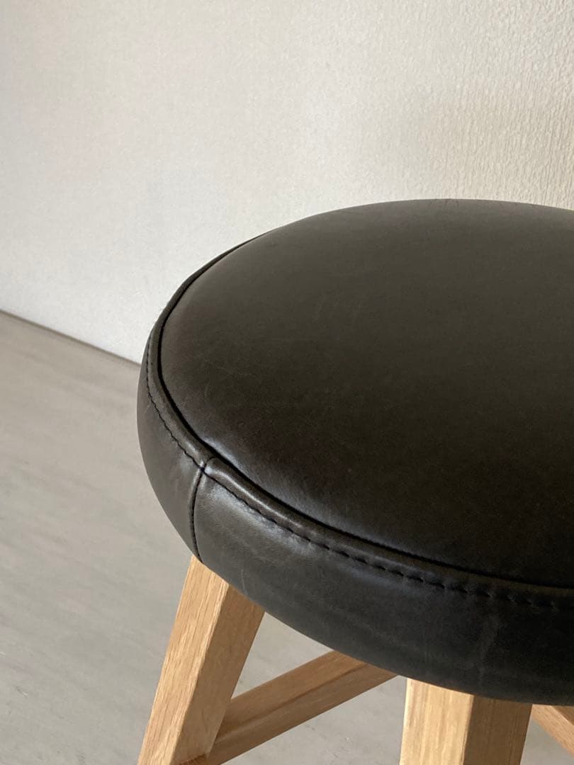 古い木製スツール サラサデザイン b2c オイルドレザー
