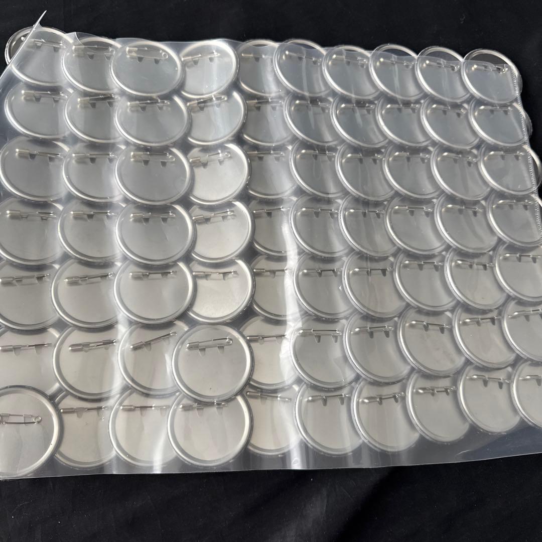 黒執事　ビターラビットカフェ　缶バッジ　70点まとめ売り