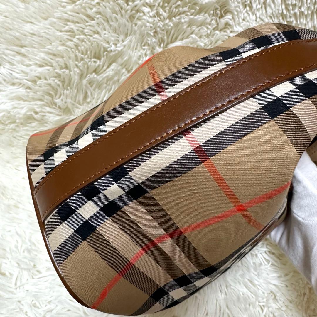 新年スペシャル出品　未使用バーバリー ミニハンドバッグ　ノバチェック