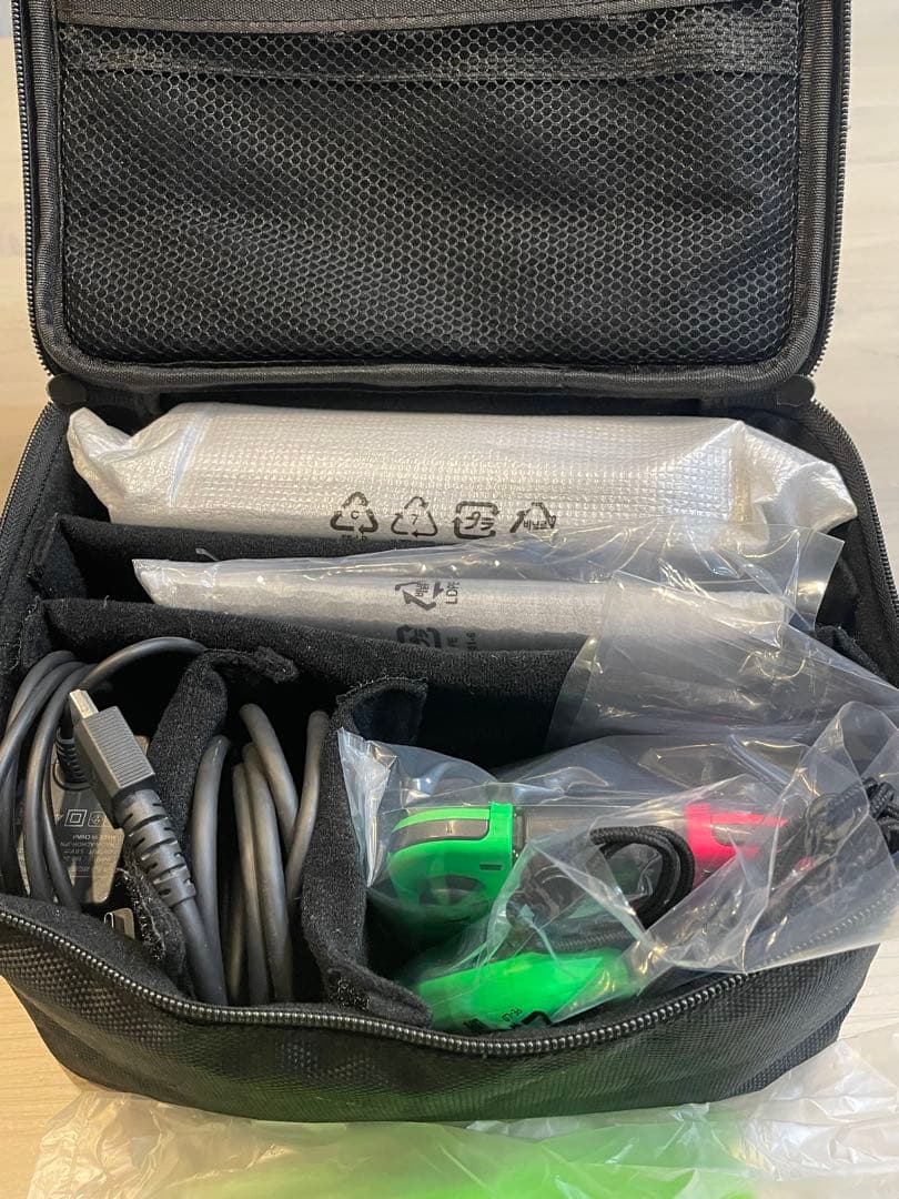 ニンテンドー　Switch本体　ジョイコン　ARMSセット　持ち運びバッグ付き