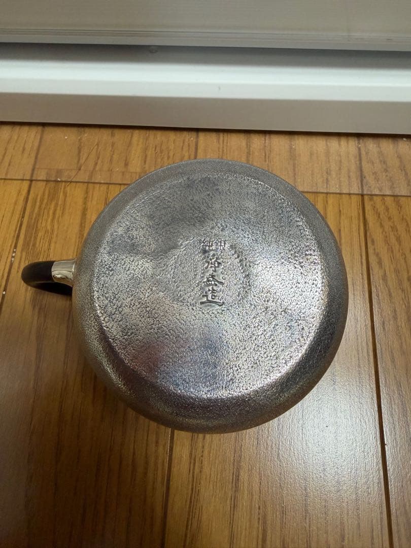 純銀製 鳥と枝図 片面意匠彫 銀製急須 小振り 煎茶道具｜2026