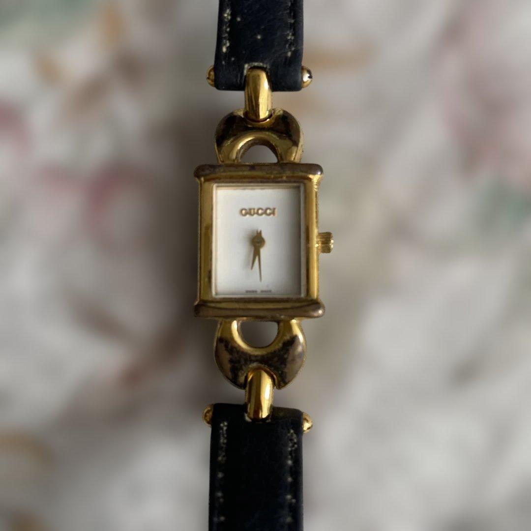 GUCCI レディース ゴールド ブラック レザー 腕時計 スクエア 不動