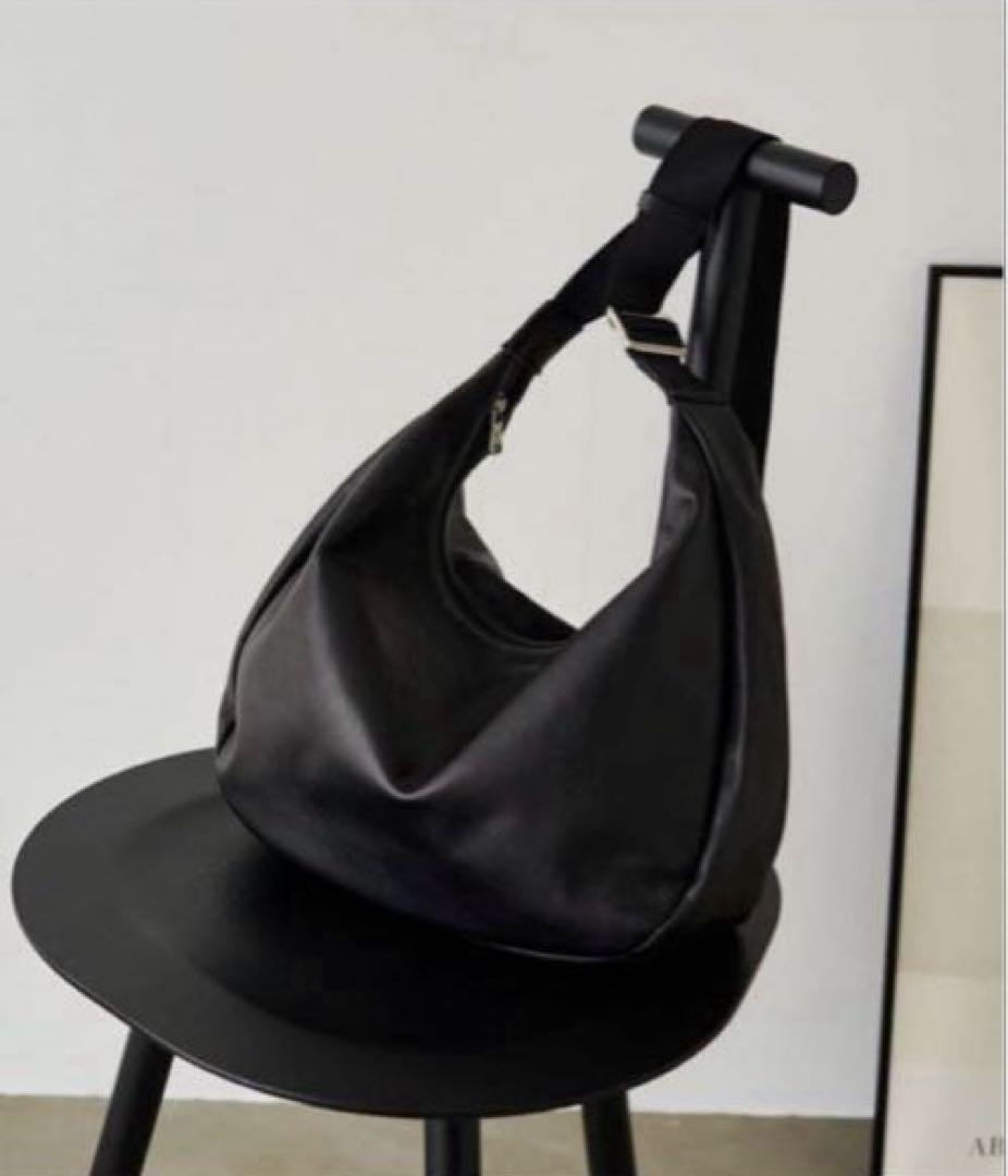 超美品ラシット今期A4入るソフトレザーラウンドビッグショルダーバッグ金具シルバー