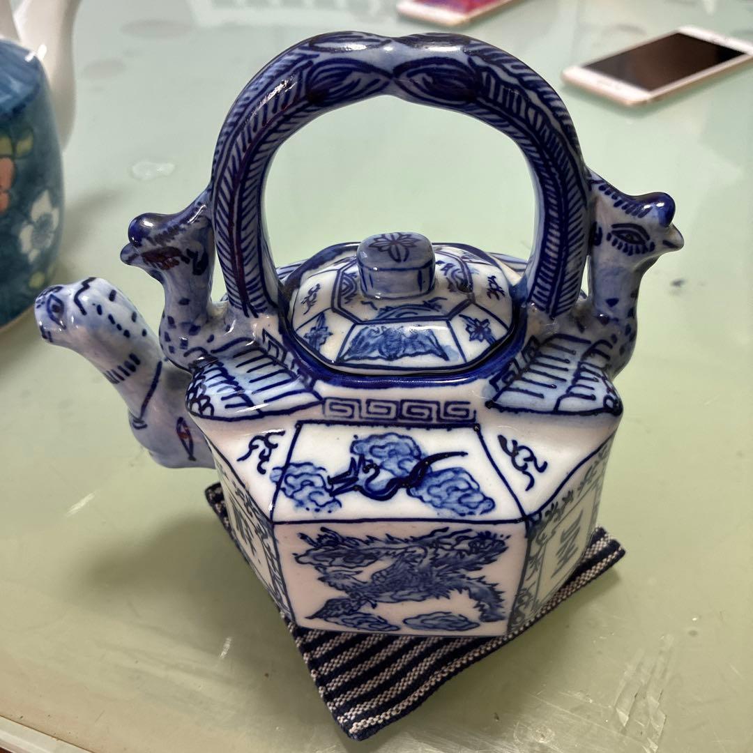青白磁 四角い急須 ドラゴン模様 青白磁 四角い急須 ドラゴン模様