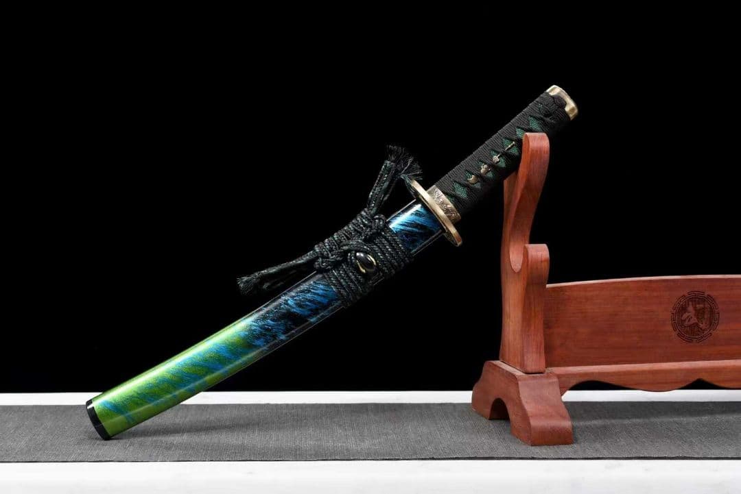 【鬼侍短刀】古兵器 武具 刀装具 日本刀　模造刀 居合刀 武士道 鑑賞用 美術刀