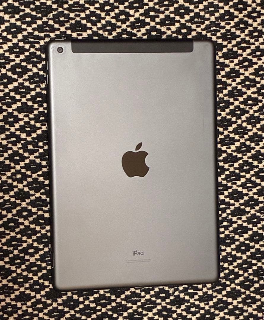 iPad 第８世代　SIMフリーモデル　32GB 傷ほぼなし　動作確認完了済 Amazon.co.jp: 【整備済み品】 Apple iPad (第8世代) Wi-Fi +