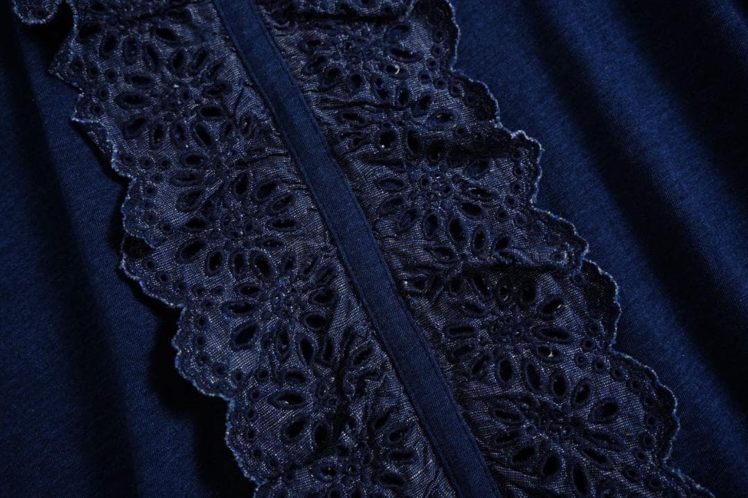 45R ハケ目カットワーク×天竺のキャミソール（インディゴ）.