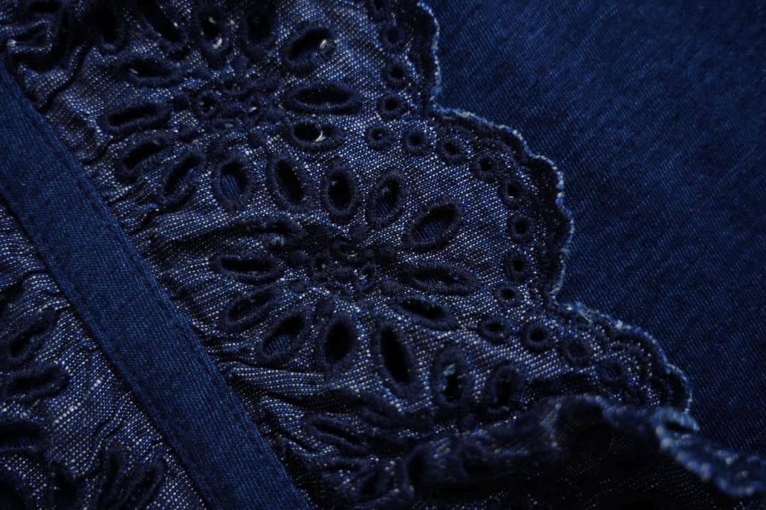 45R ハケ目カットワーク×天竺のキャミソール（インディゴ）.