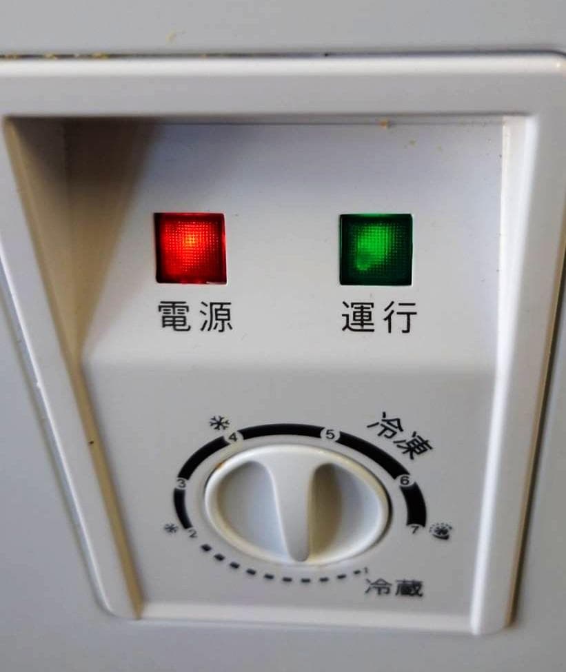 ★山善 電気冷凍庫 YF-C70 66L 小型 ホワイト 上開き 2023年製