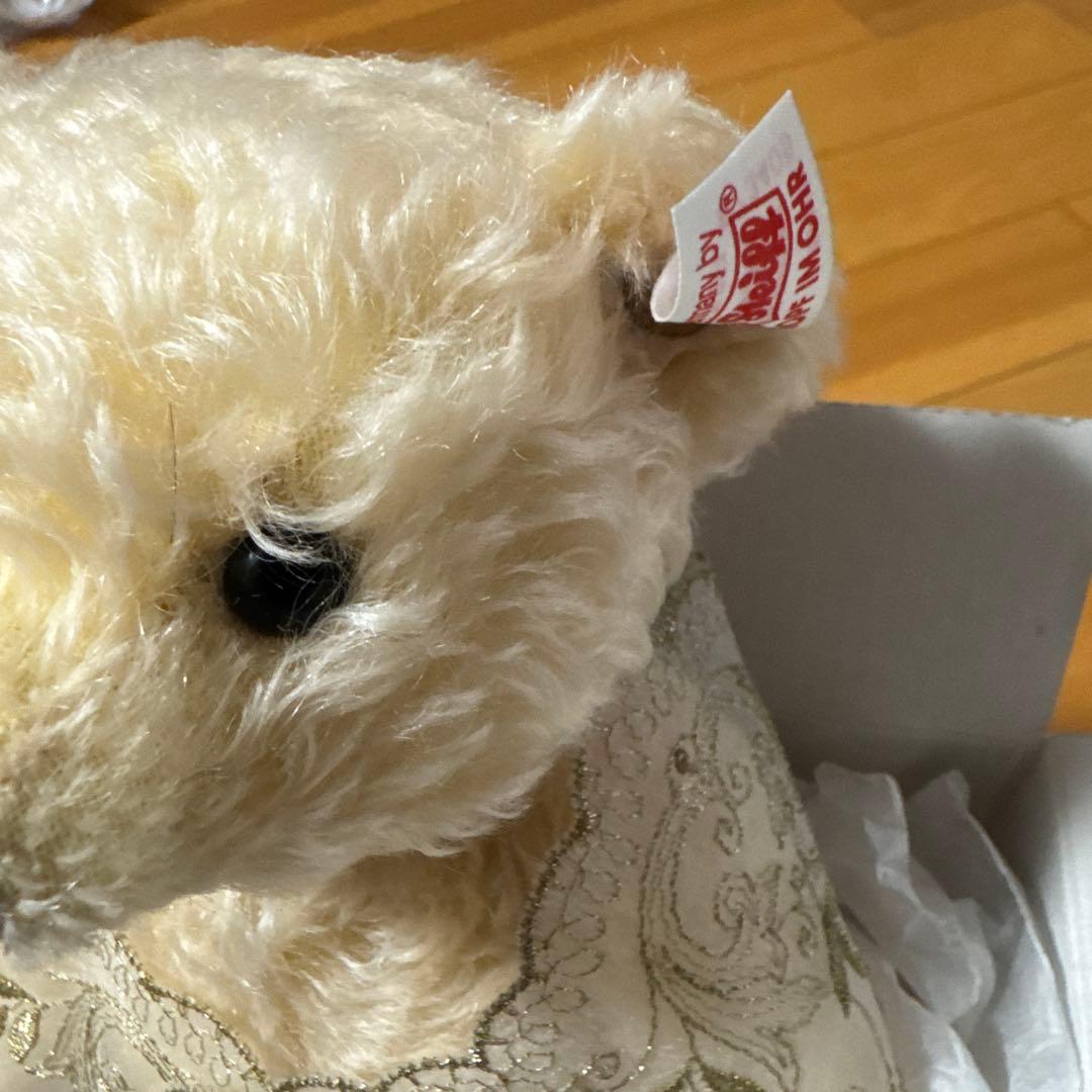 Steiffクリーム色のぬいぐるみ