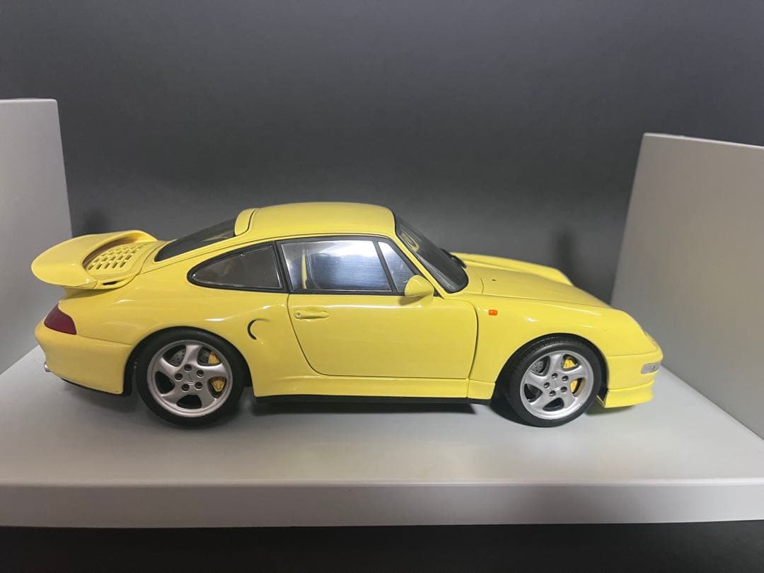 UT Models Porsche turbo S イエロー 1:18 絶版