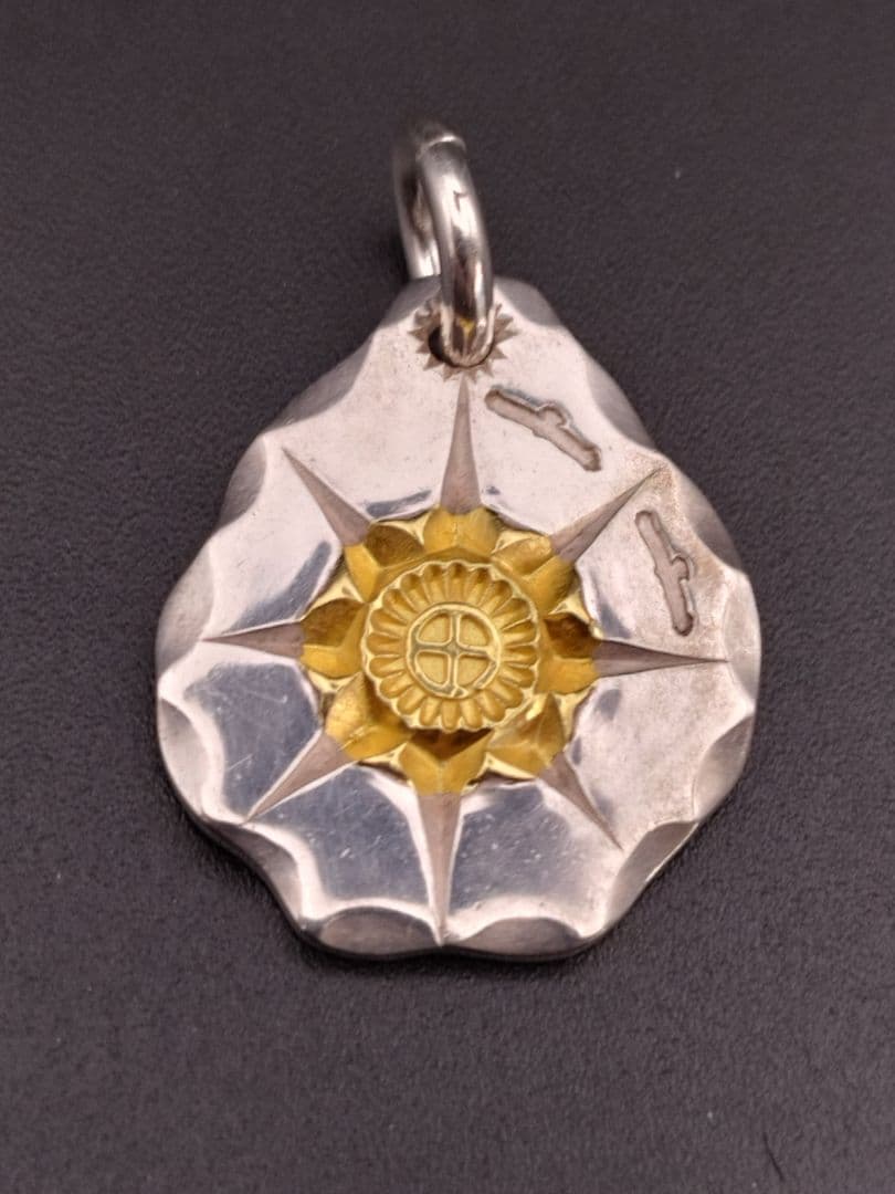 ヴァンドームブティック 葉にパールとクリスタルのブローチ