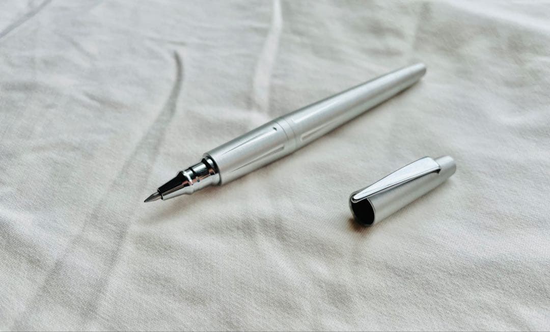 トンボ　ズーム2000 サラサが入ってます。 トンボ ズーム2000 サラサが入ってます。 TOMBOW ZOOM 2000 ボールペン