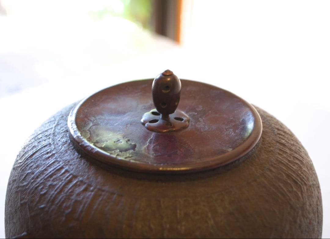 侘びと雅をたたえる銘釜 忠三郎 作 × 東玉堂箱書付 侘び