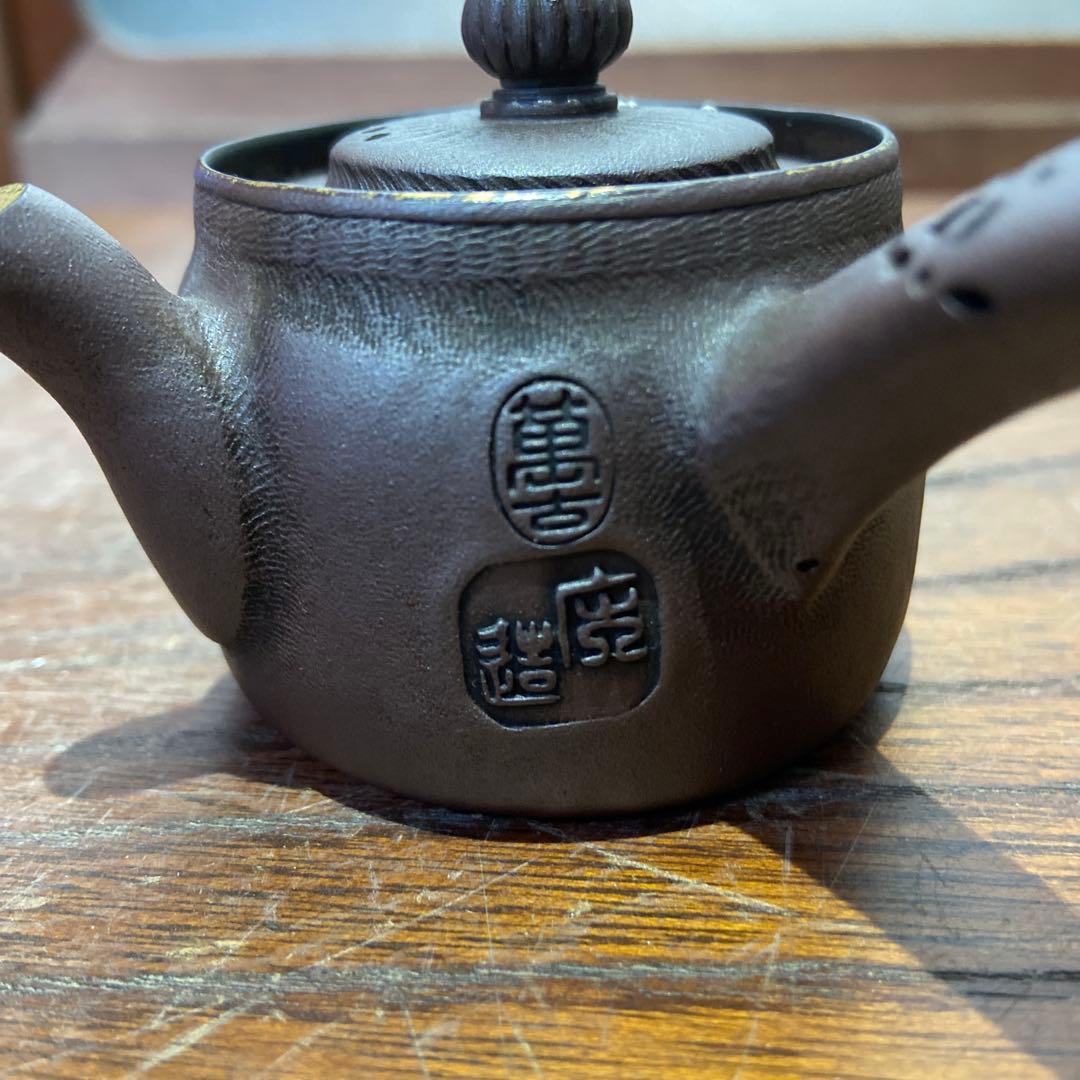 庄造作萬古焼朱泥金彩色絵草花文急須 煎茶道具 庄造作萬古焼朱泥金彩色