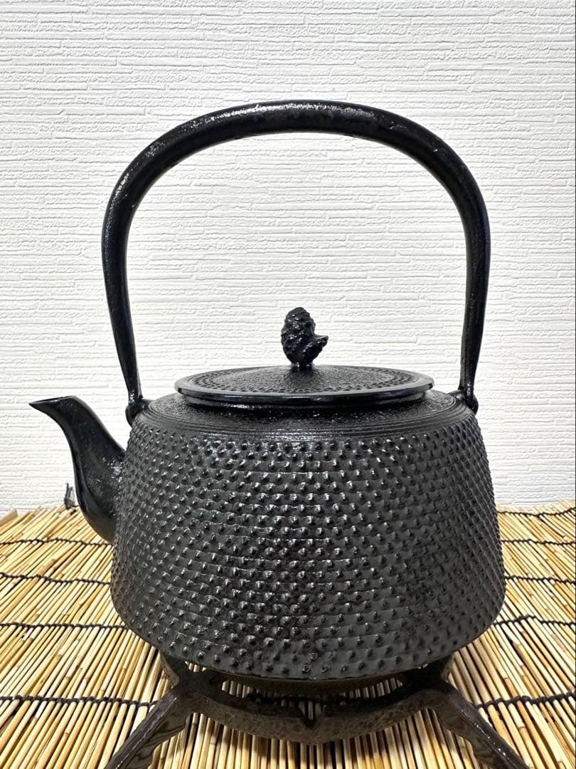 未使用品、供箱等付属品付　南部蓬榮堂造　１５型九重アラレ　南部鉄瓶　南部鉄器