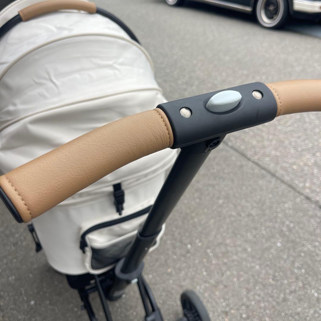 AIRBUGGY WIZ -Xペットカート ホワイト/ブラウン