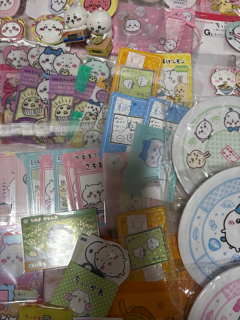 ちいかわ グッズ まとめ売り 缶バッジ カード ステッカー タオル くら寿司