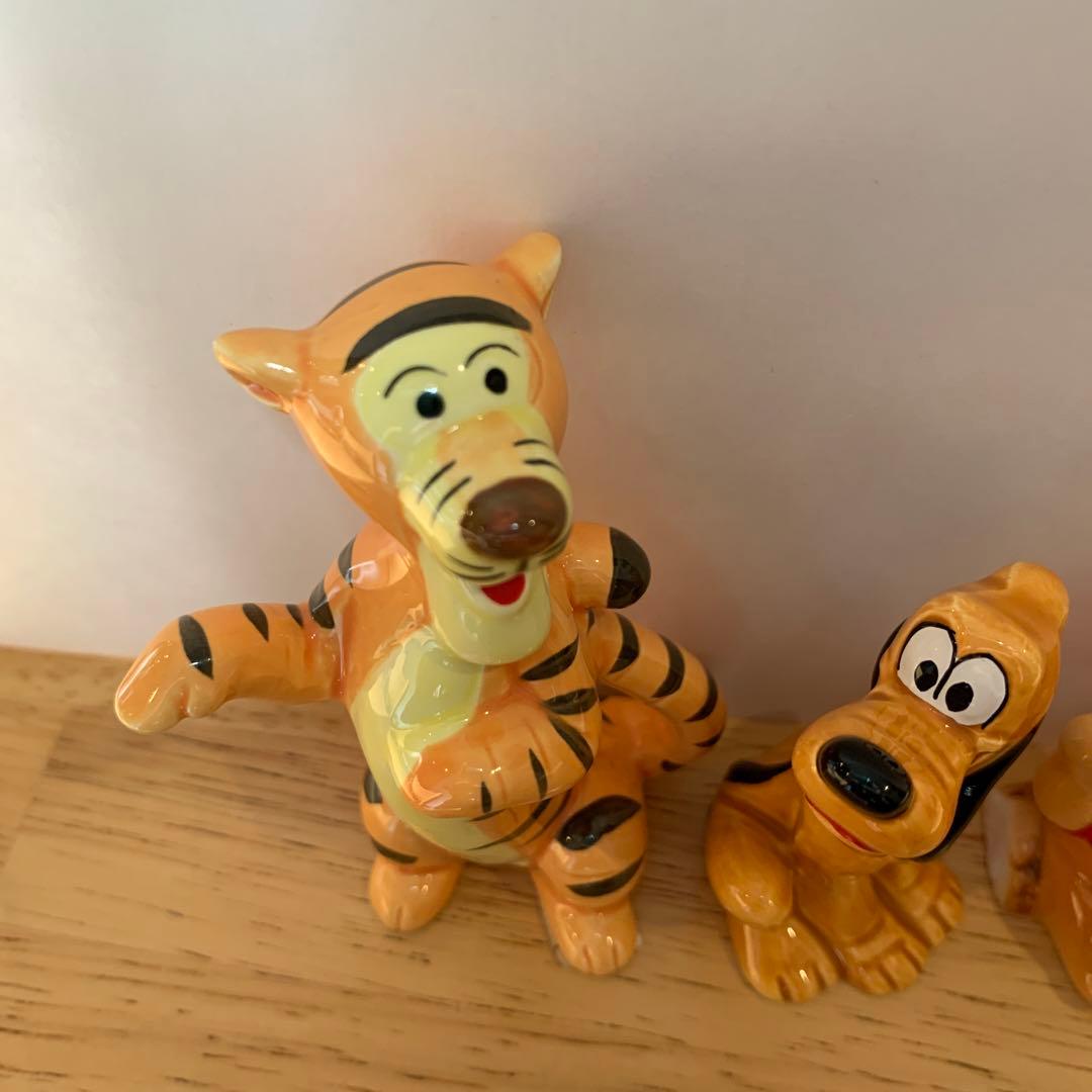 ディズニーストア くまのプーさん ティガー プルート 陶器フィギュア