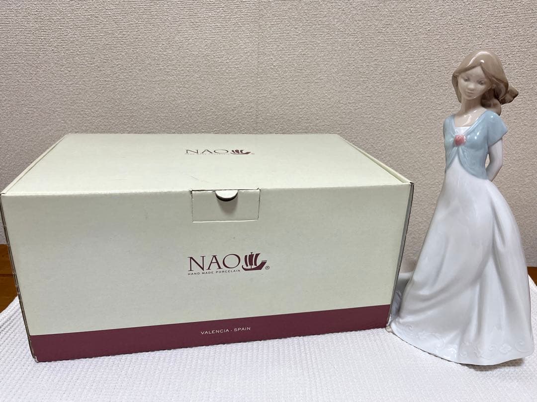 新品未使用箱入りNAO リヤドロ 『恋の季節』 Truly in love