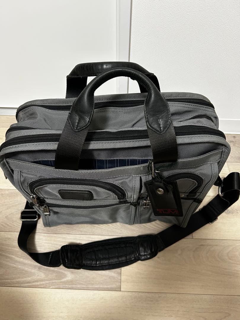 【セール❣️】トゥミ　TUMI　ビジネスバッグ　2way　限定色グレー 2層式