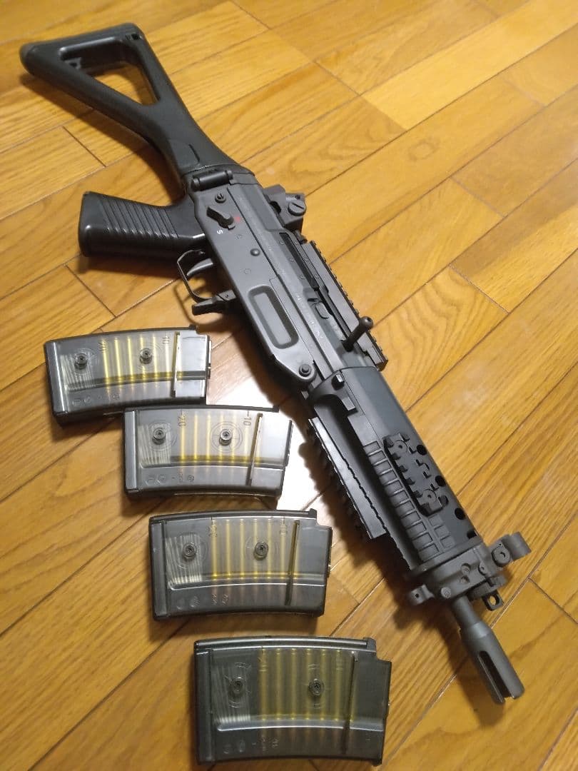 東京マルイ　SIG552　電動ガン　マガジン×4