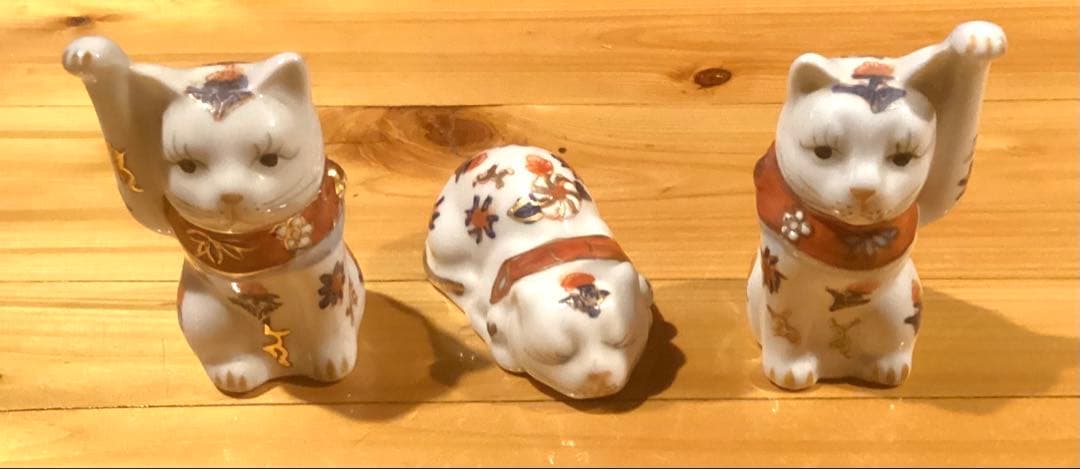 【美品】左右招き猫　眠り猫3点セット　骨董　陶器　置物　工芸品　美術品　伊万里焼 伊万里焼 眠り猫 美品】左右招き猫 眠り猫3点セット 骨董 陶器 置物