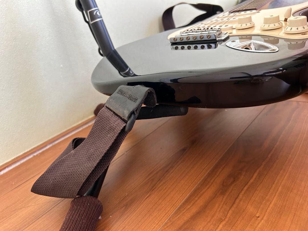 Squier ストラトキャスター ブラック 6弦